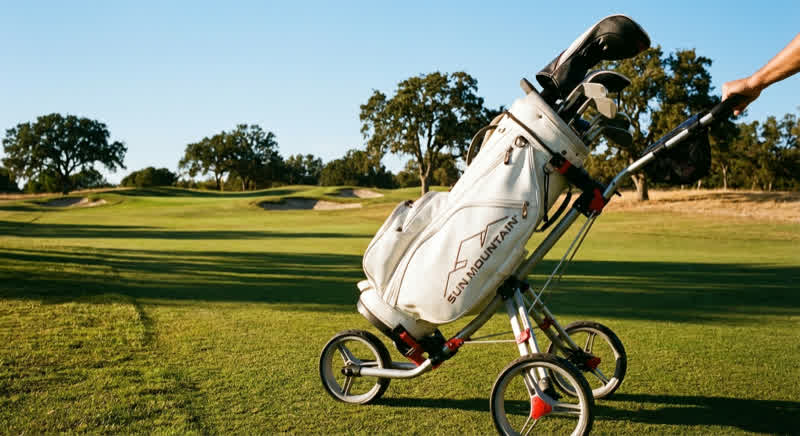 Push-Trolley auf dem Golfplatz — günstige Alternative zum E-Trolley